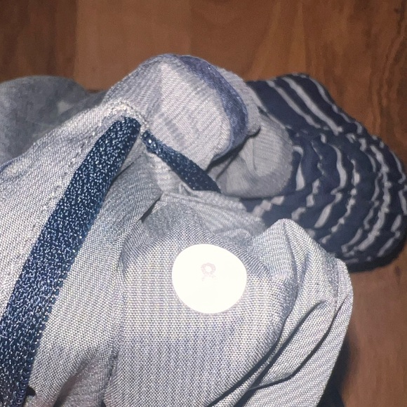 Lululemon size 8, 4” inseam - Picture 5 of 8